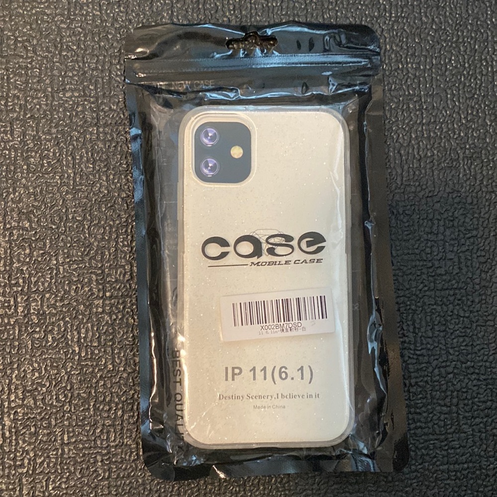 ☘️5/$15 iPhone 11 NWT clear and glittery jelly case